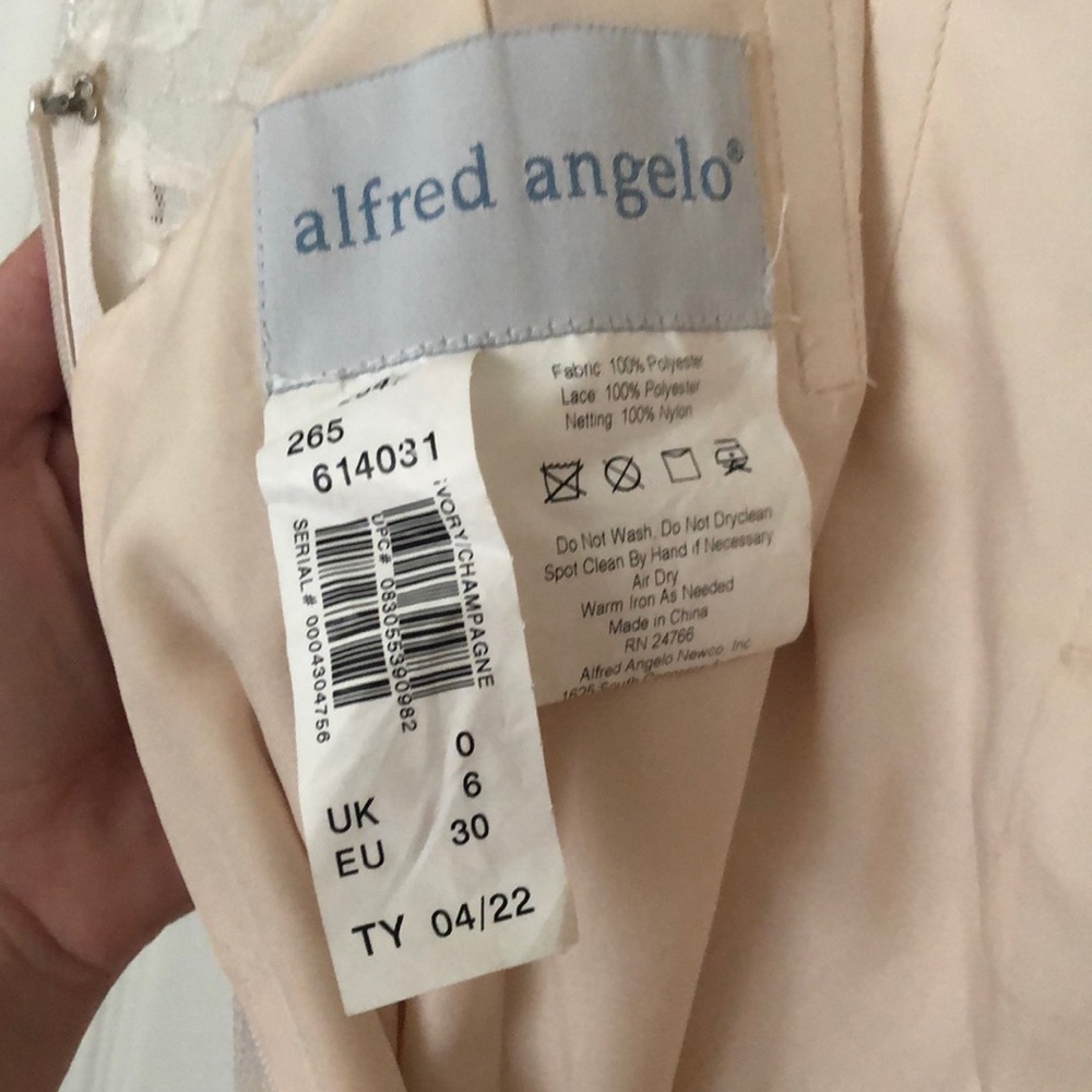 Alfred Angelo Bridal Gown - Picture 6 of 6